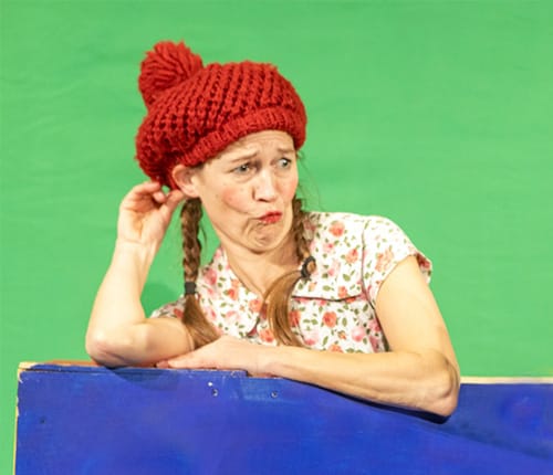 Pauline guckt komisch